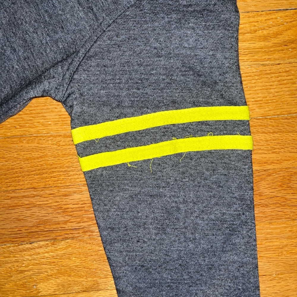 New with tags Harry Potter Hufflepuff Hoodie - Picture 7 of 7